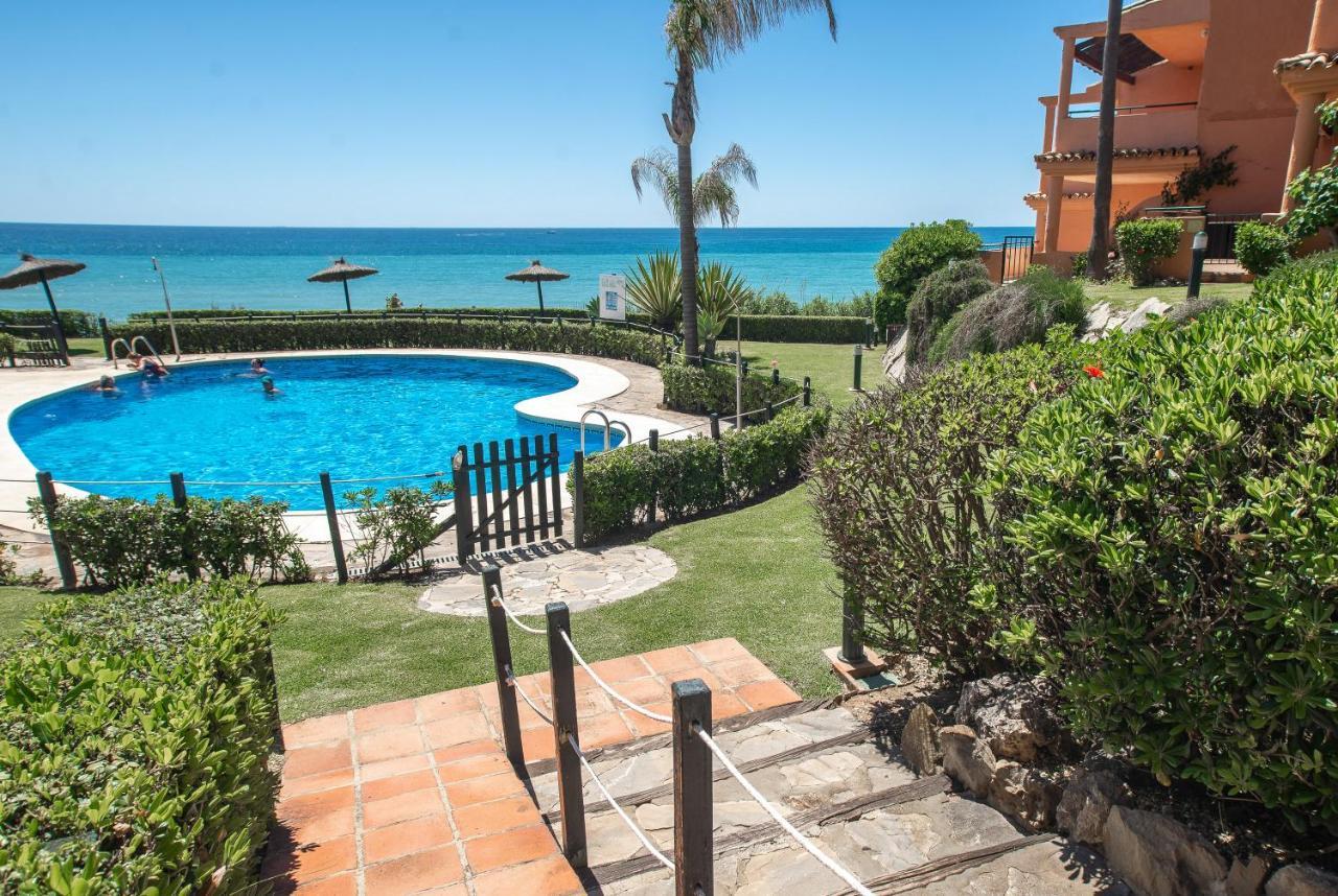Fantastic Beachfront Apartment Estepona Exterior photo