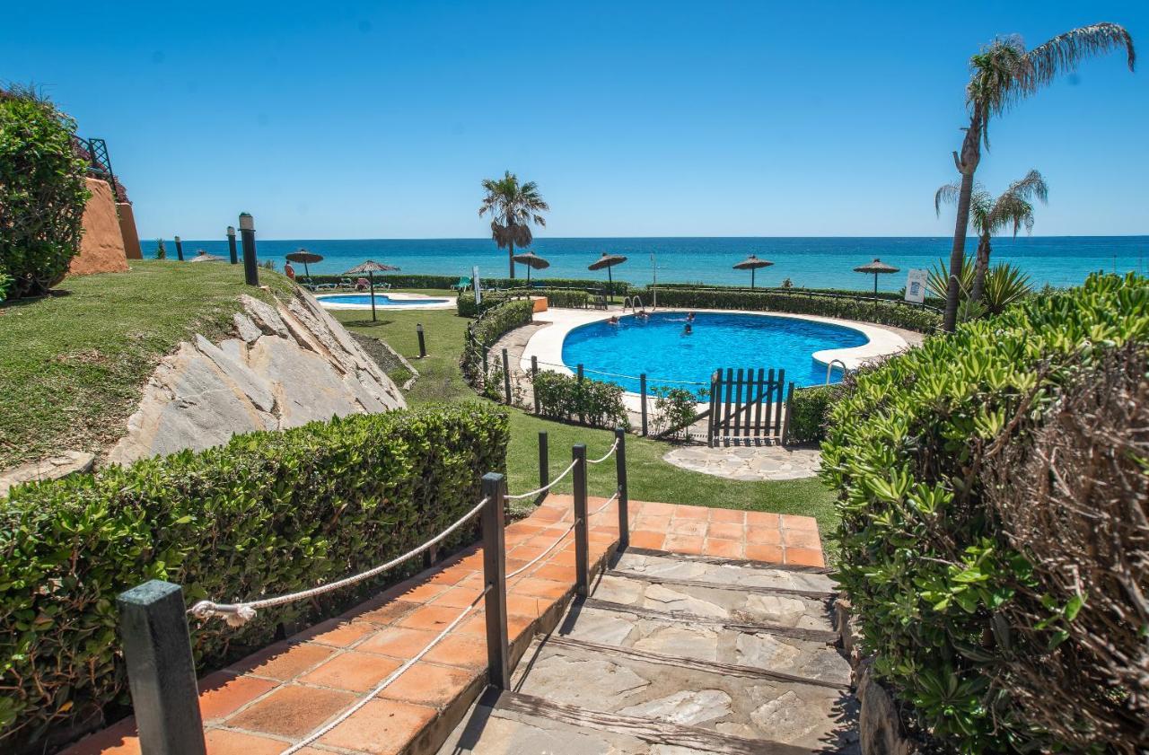 Fantastic Beachfront Apartment Estepona Exterior photo